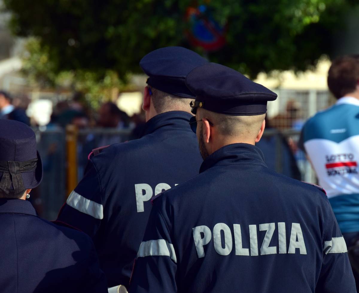 Blitz a Torino in campo Rom per roghi tossici, furto, ricettazione