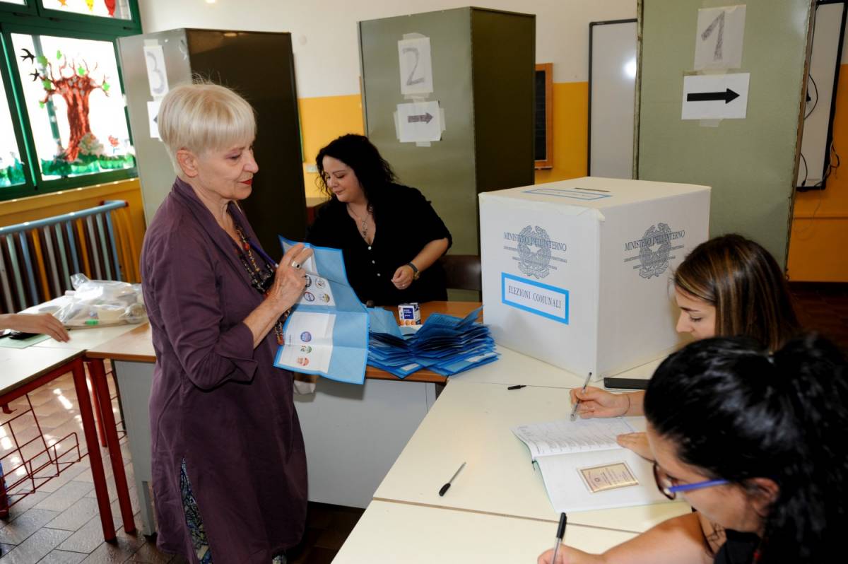 I primi dati dei ballottaggi: alle 19, affluenza al 33,3%
