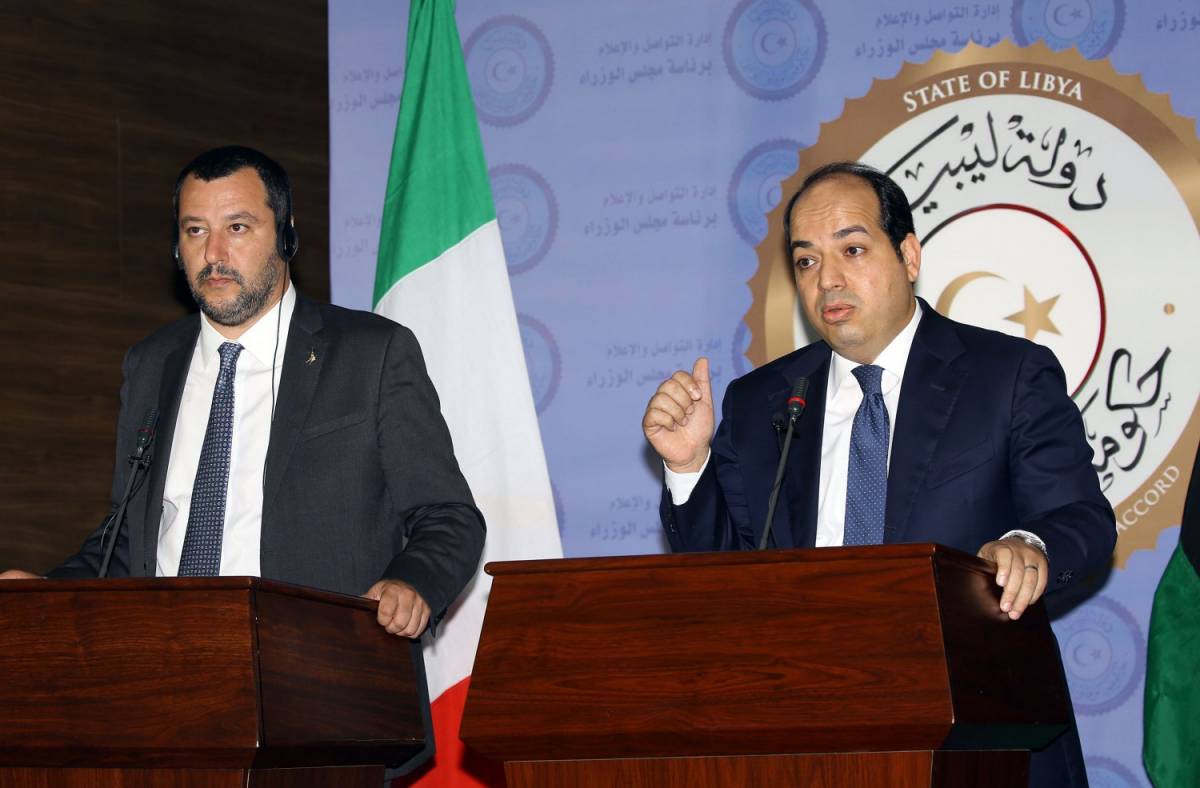 Salvini, patto con la Libia: "Dalla Guardia costiera no agli Sos dei barconi"