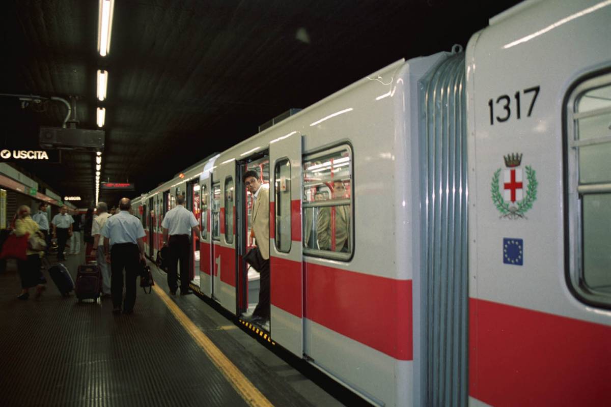 Milano, donna molestata in metro: arrestato maniaco con precedenti