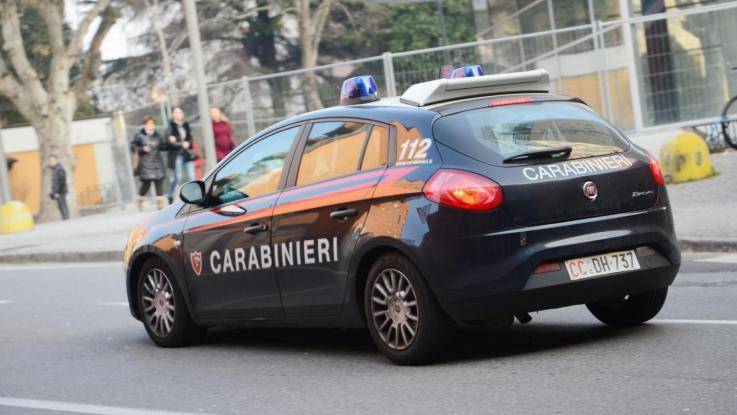 Roma, profugo gambiano aggredisce i carabinieri ​e poi si denuda in strada