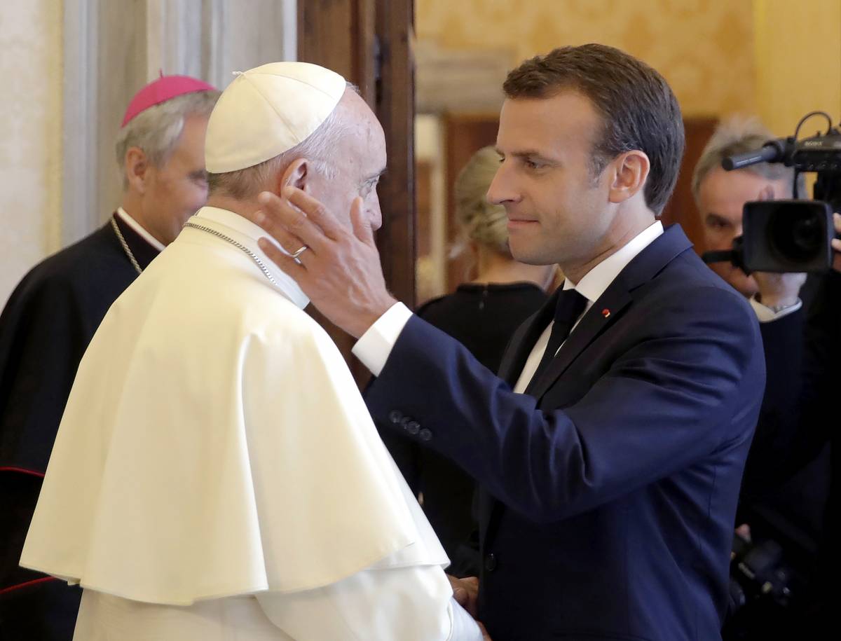 Salvini: "Carezze al Papa? Macron al minimo della popolarità"