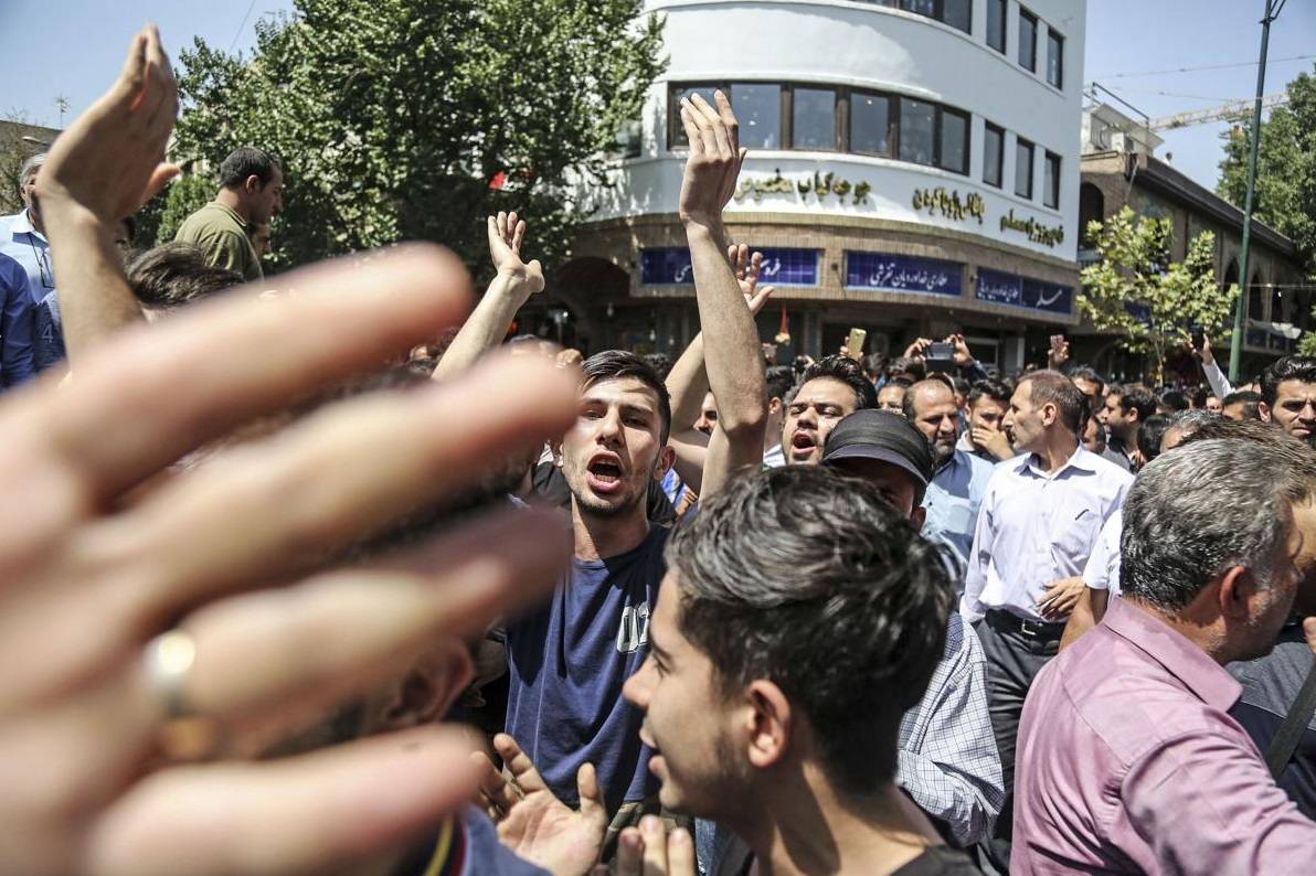 L'Iran in rivolta contro la crisi e gli ayatollah