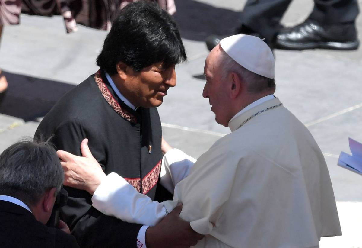 La strana amicizia tra il Papa e il "compagno" Morales
