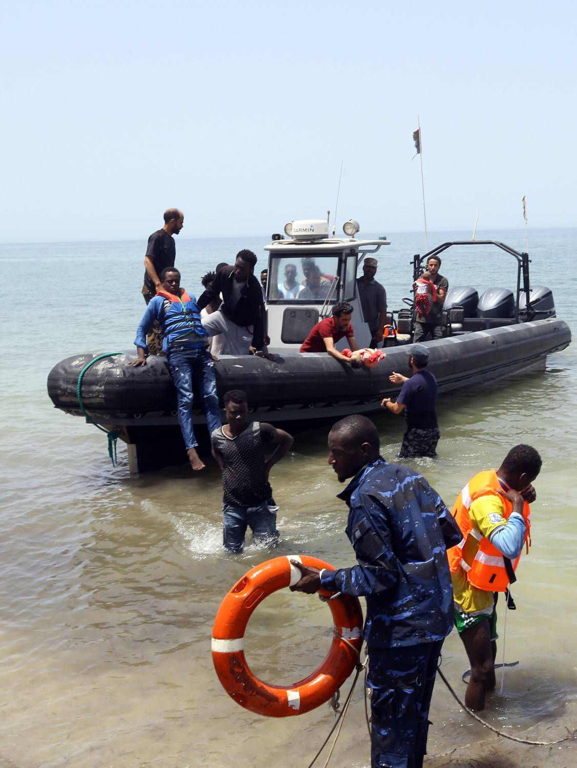 La Guardia costiera libica: "Non abbiamo salvagenti per salvare tutti"