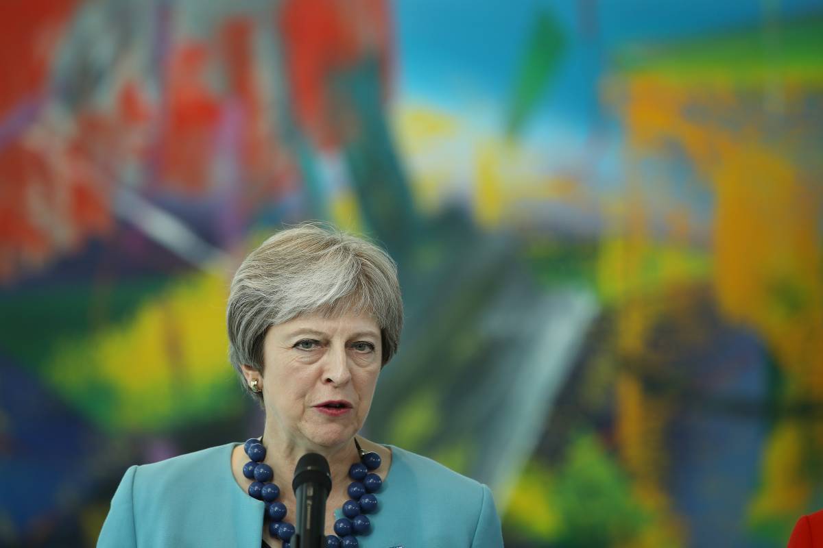 La Brexit manda in crisi May Johnson: "Il sogno muore"