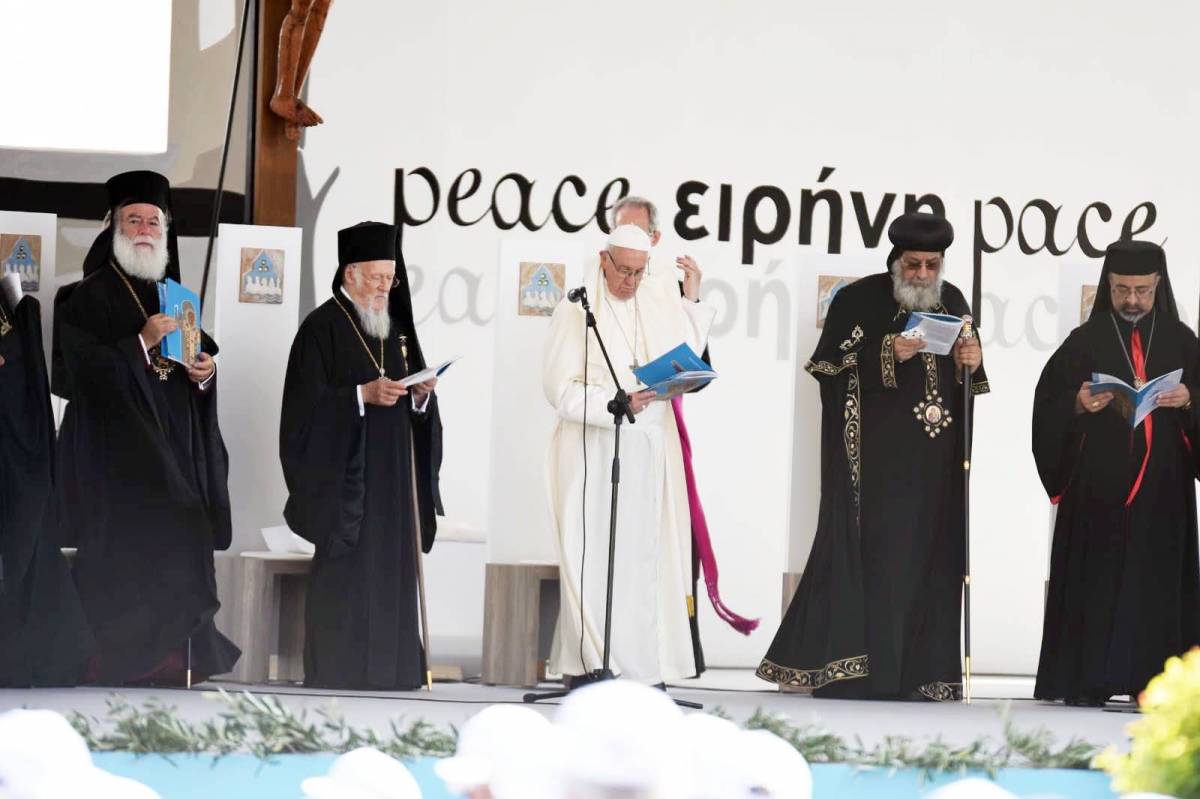 Il Papa incontra i patriarchi del Medio Oriente: "L'indifferenza uccide"