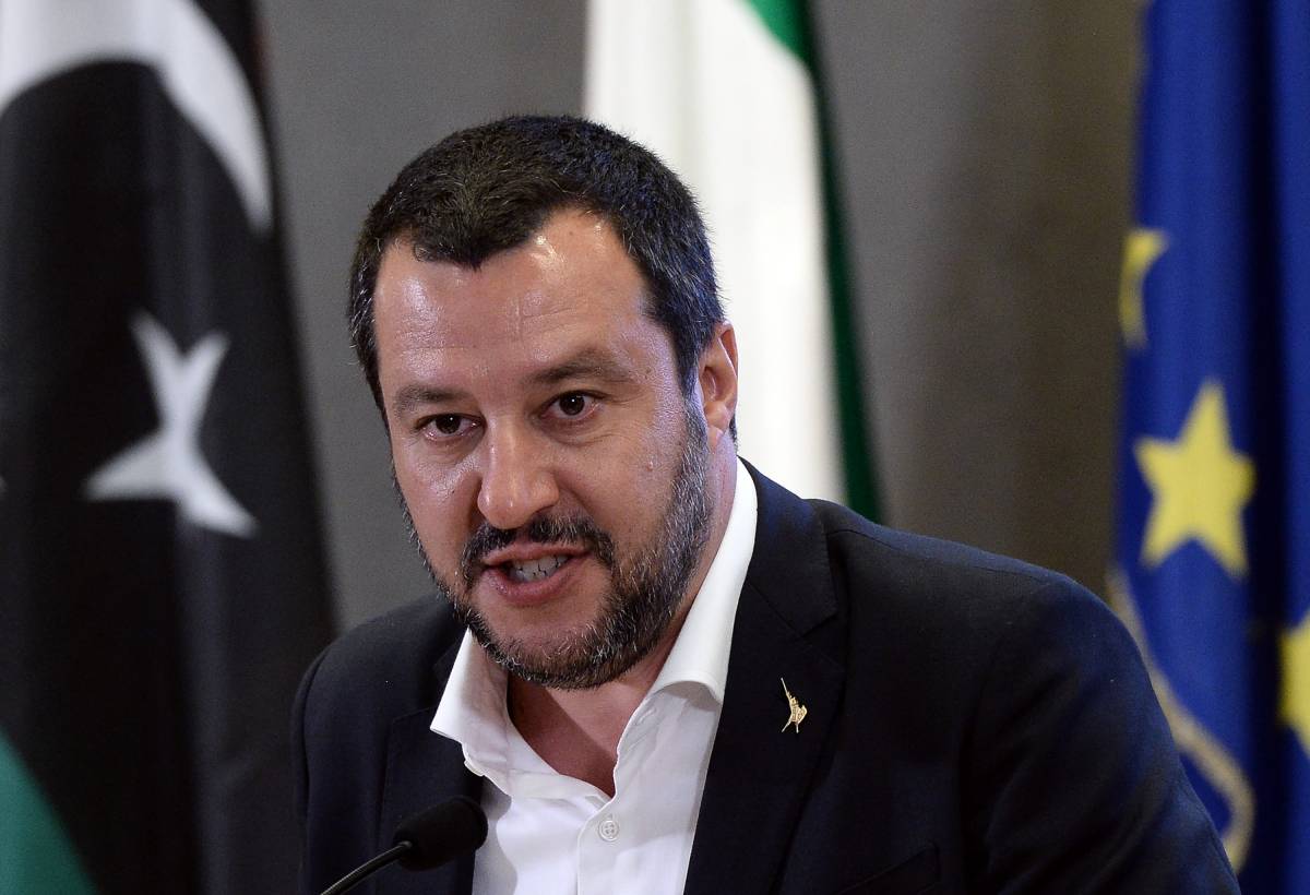 Salvini: "L'Europa intervenga sulle Ong. Mosse da interessi economici"
