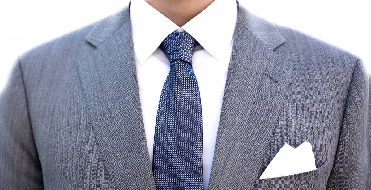 Stringere troppo la cravatta può provocare problemi