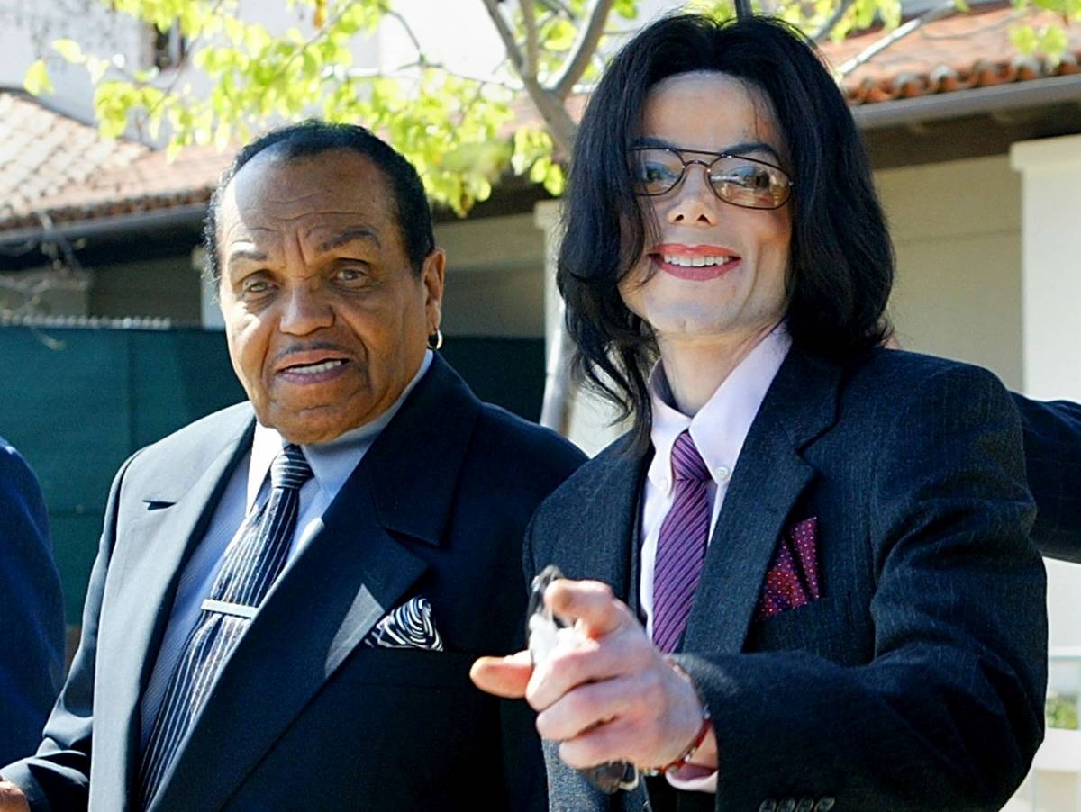 Conrad Murray: "Michael Jackson castrato dal padre"