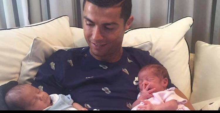 Luxuria, stoccata ai figli di Ronaldo: "Consiglio ai gay carriera del calcio.."