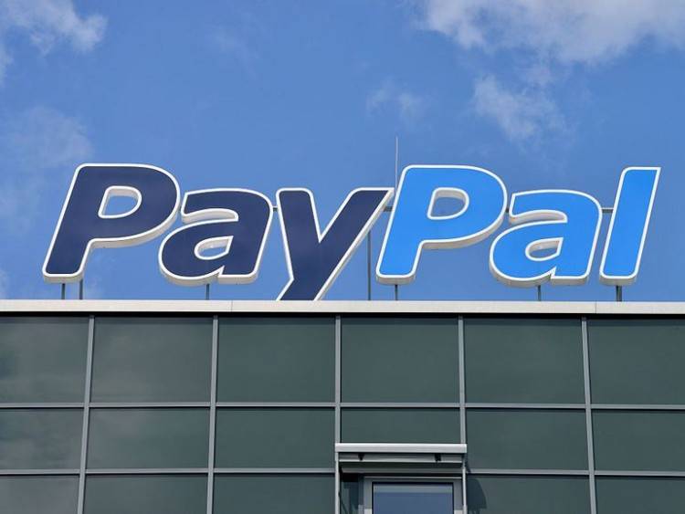 Donna morta di cancro, PayPal si scusa: "In contatto col vedovo"