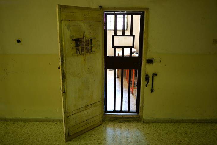 Detenuto prende a pugni in faccia agente del carcere di Sanremo