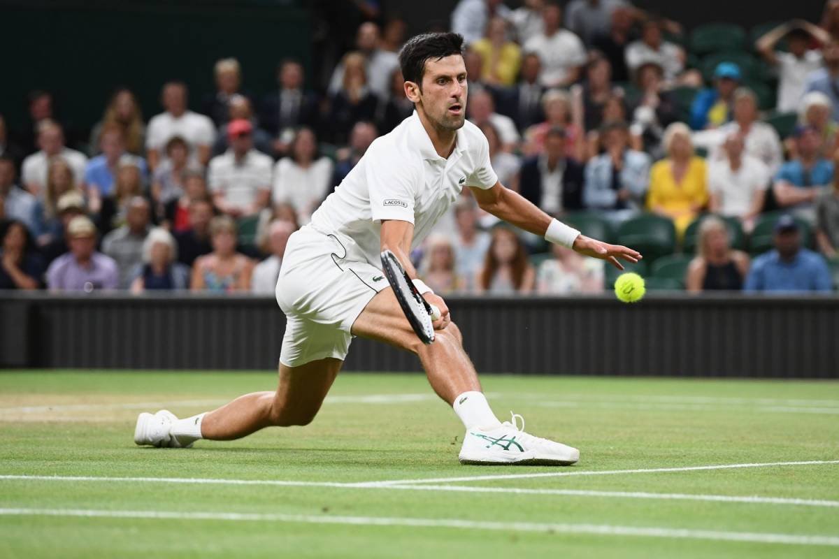 Il match tra Djokovic e Nadal sospeso sul 2-1 a Wimbledon