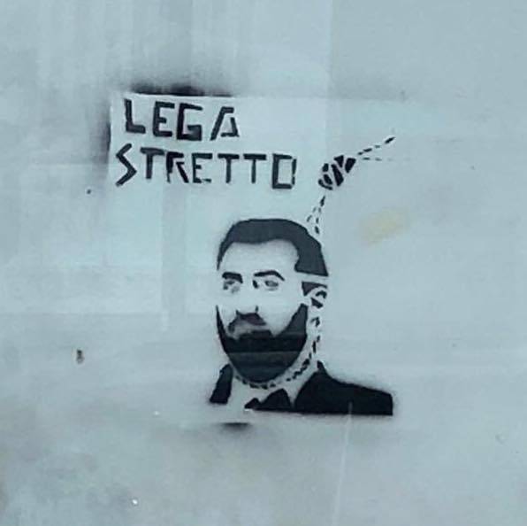"Salvini, Lega stretto..." Il murales choc a Torino