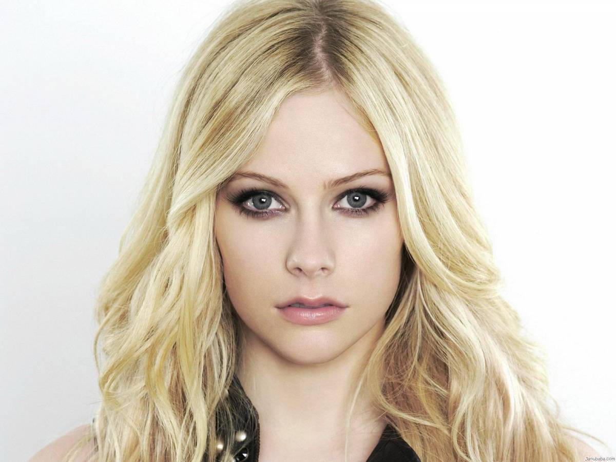 Avril Lavigne: “Il nuovo singolo? Arriva in autunno” 