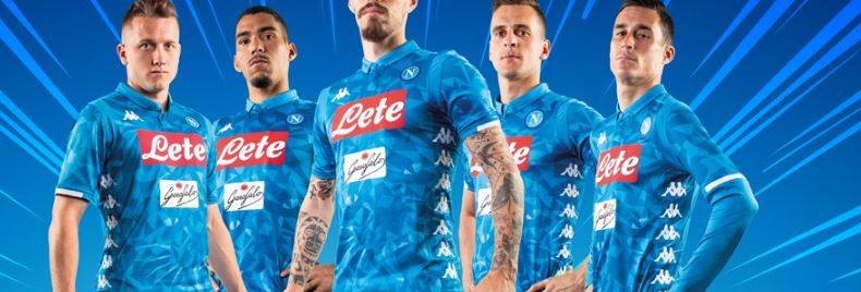 Il Napoli svela la nuova maglia: dall'azzurro emerge una pantera