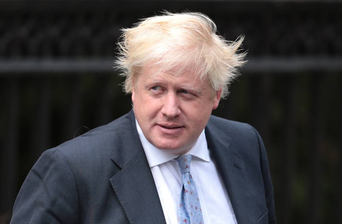 Boris Johnson si scusa in Parlamento per non aver dichiarato 52mila sterline