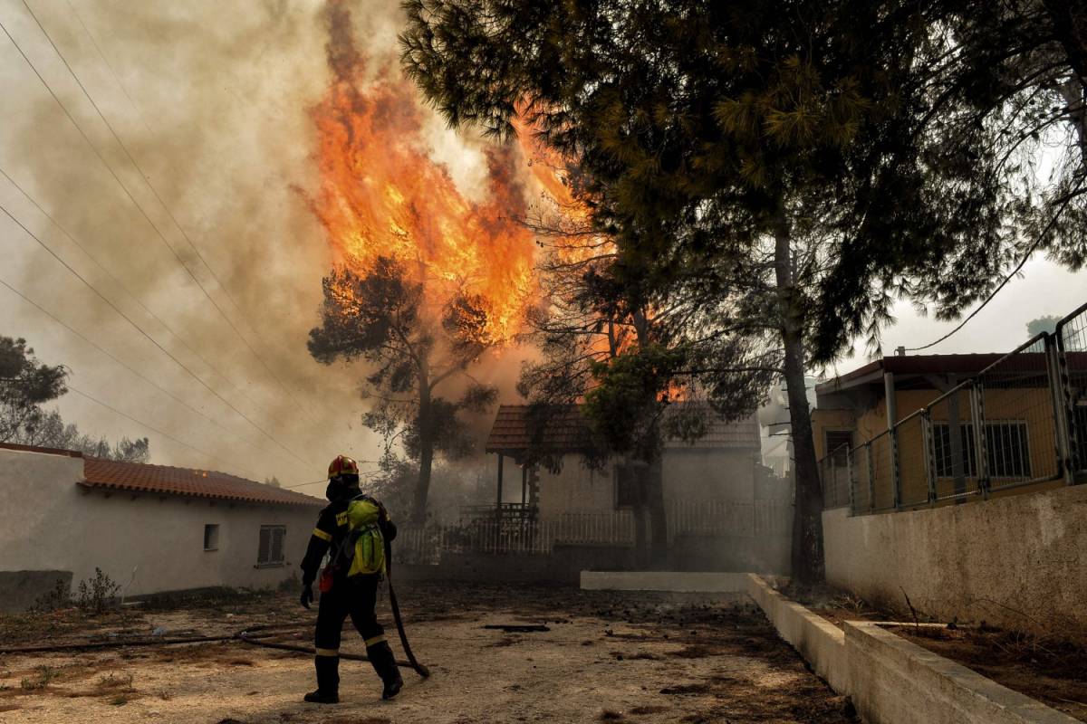 Grecia, 79 le vittime accertate e il governo: "Sono incendi dolosi"