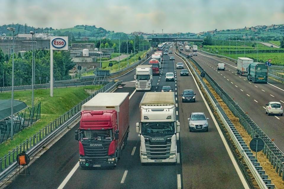 Autostrade, il governo snobba gli accordi Ue  e rincara i pedaggi: +5%