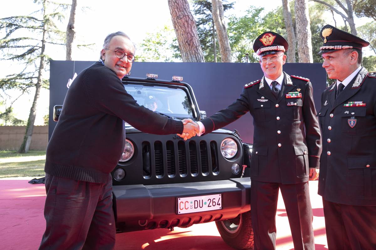 L'ad figlio di carabiniere: l'ultima uscita pubblica per dare le Jeep all'Arma