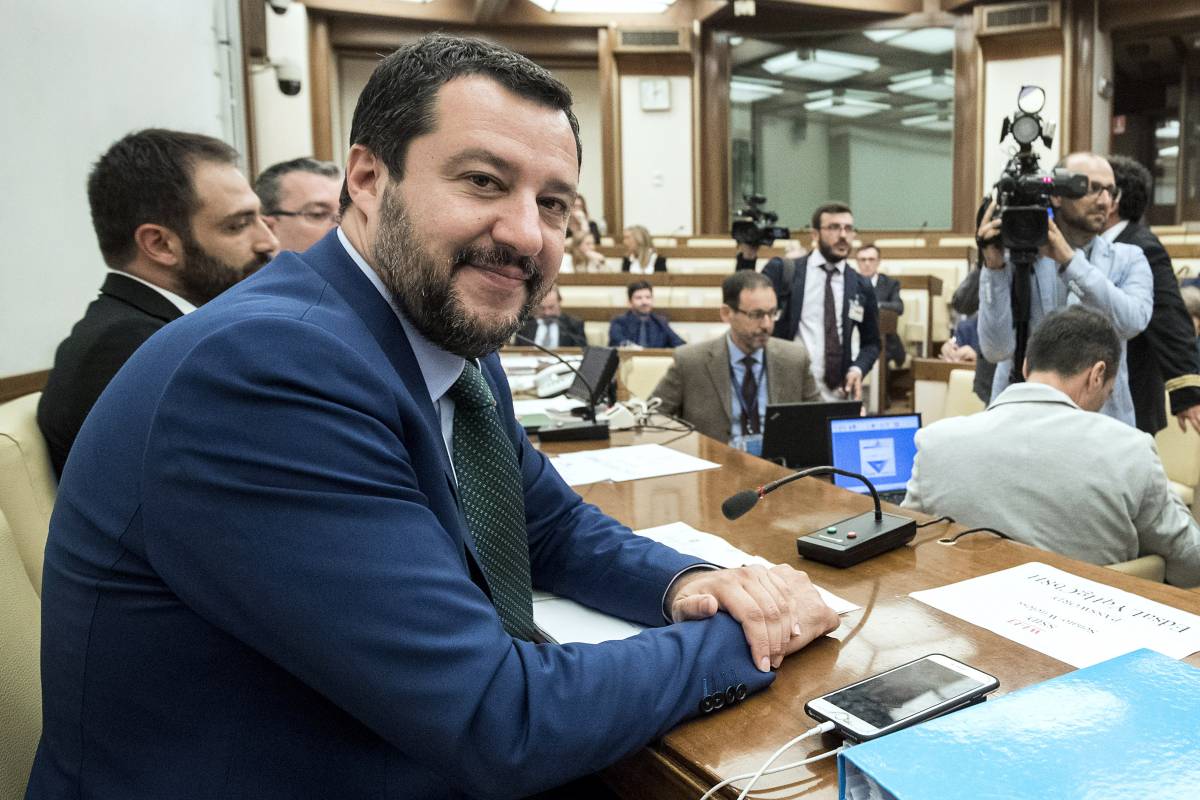 Salvini: "Difenderemo il diritto dei bimbi ad avere mamma e papà"