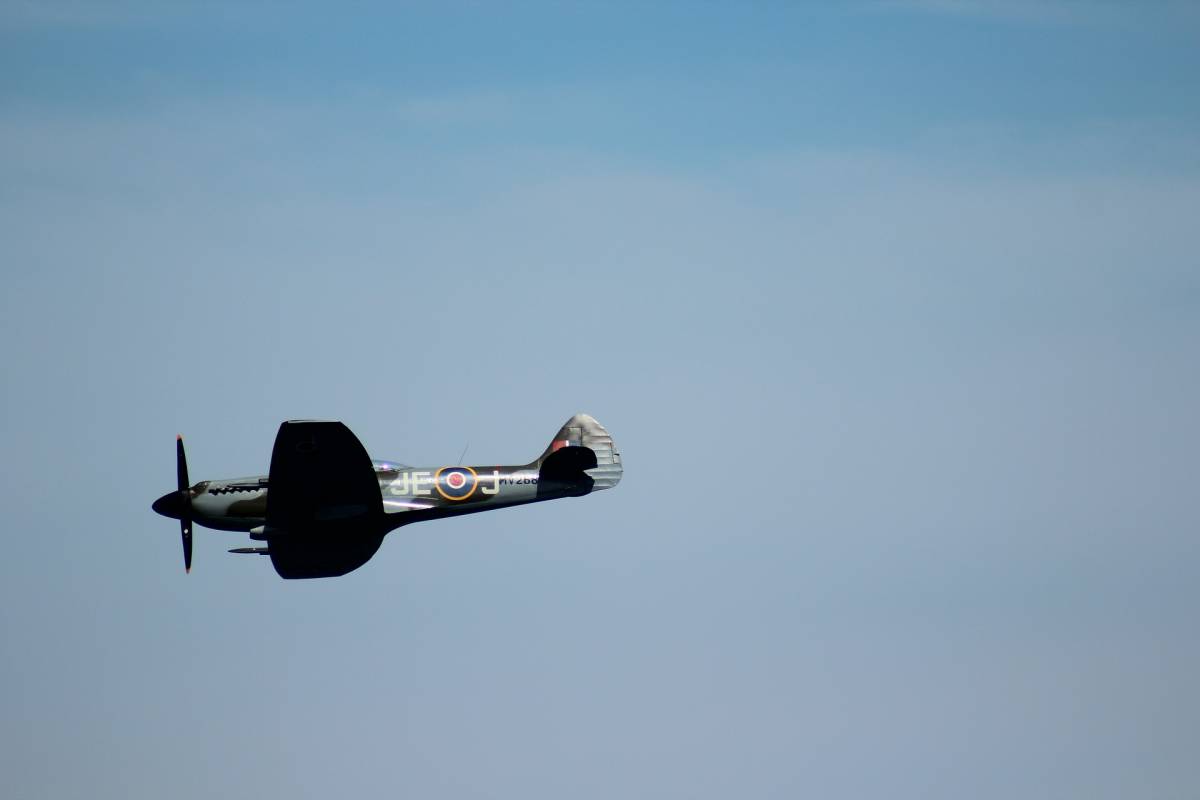 Il "Volo più lungo" è iniziato: lo Spitfire d'argento è partito per il giro del mondo