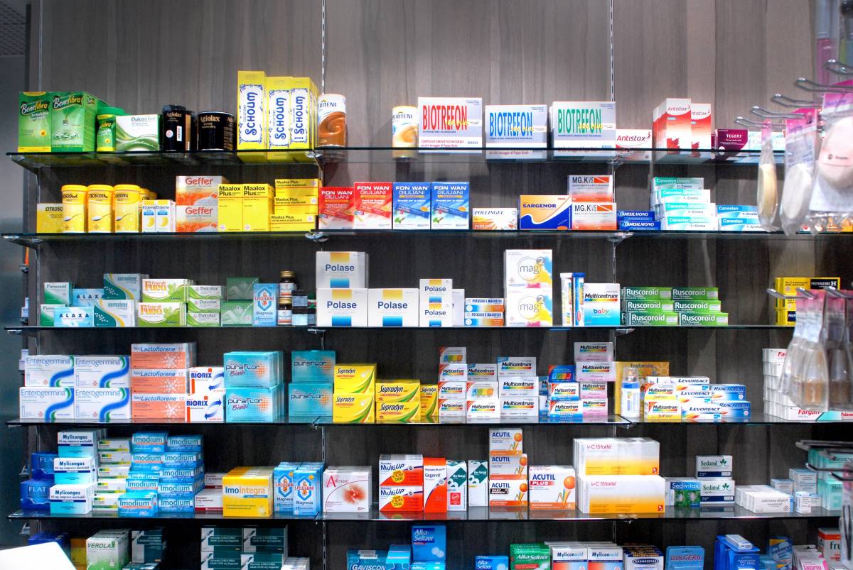 Medicinali "proibiti" in commercio sul web: 50 farmacie nei guai