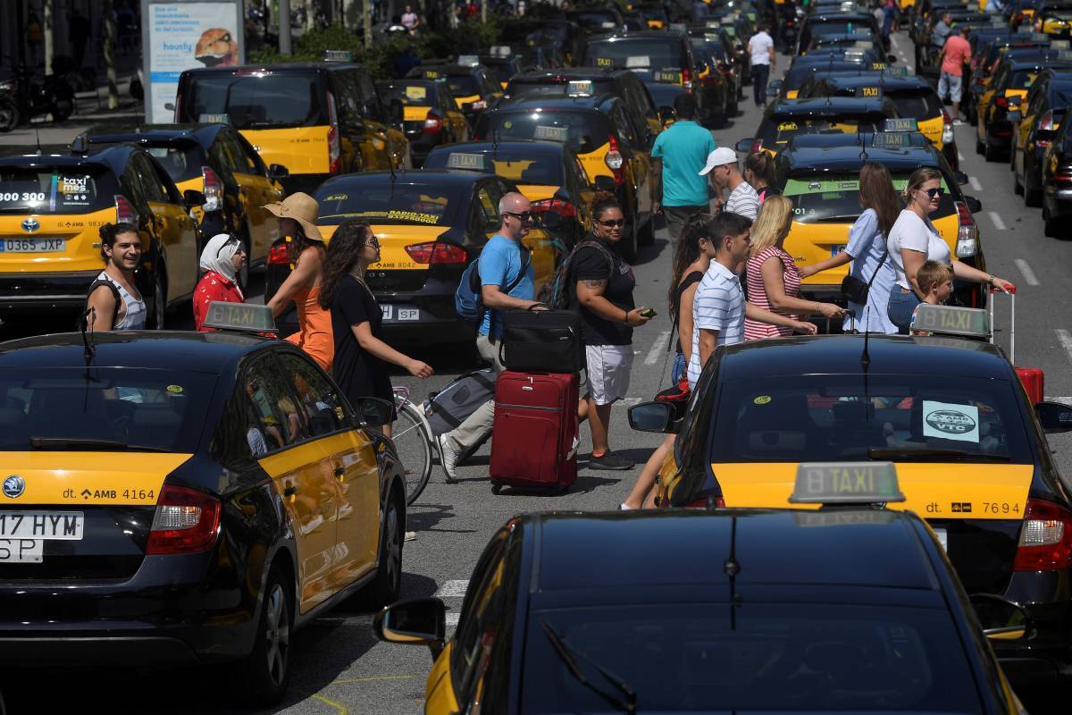 Taxistas contro Uber, la Spagna in tilt
