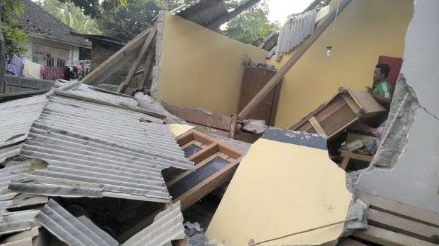 Indonesia, terremoto di magnitudo 6.4: decine di morti