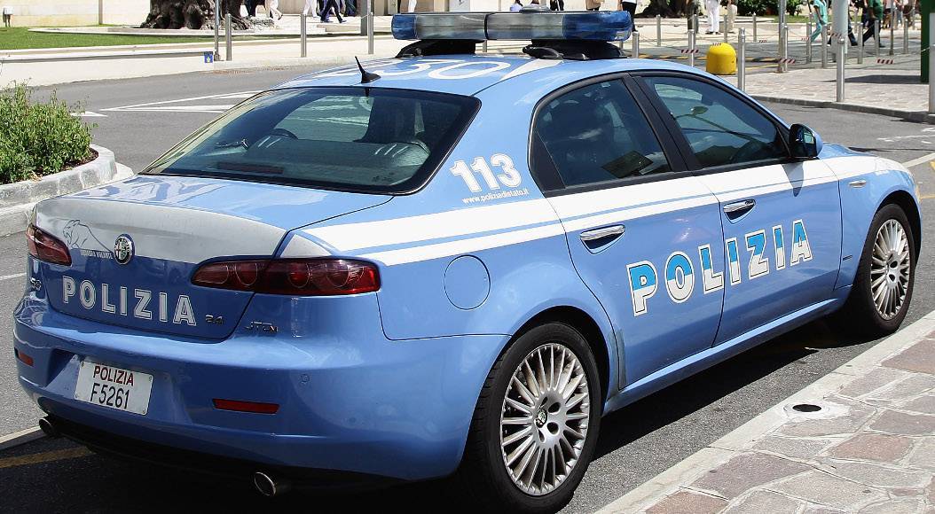 Torino, arrestato algerino che spacca bottiglie e attacca agenti
