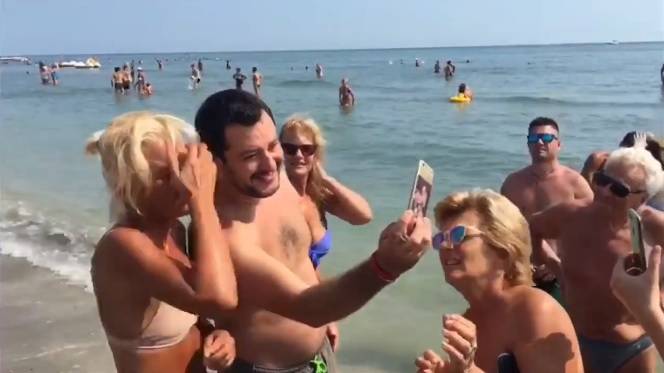 Sole, mare e discoteca: il weekend da leoni di Salvini in riviera romagnola a Milano Marittima