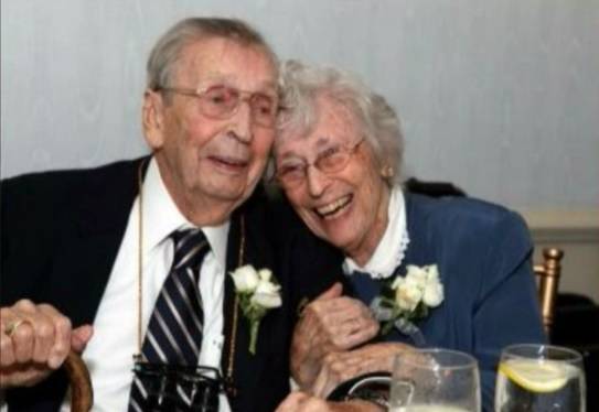 Sposati da 78 anni ​muoiono a due giorni di distanza tra di loro