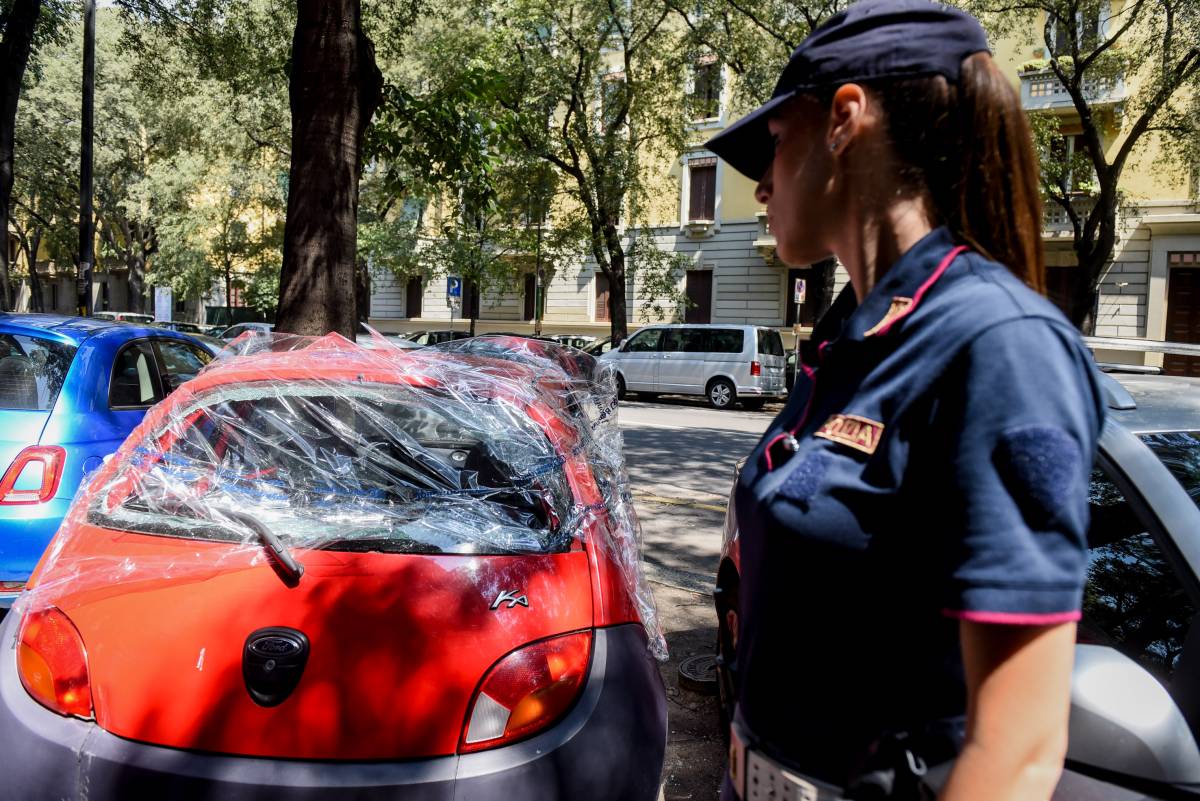 Non gli fa vedere la figlia, accoltella la ex  e prende un automobilista in ostaggio