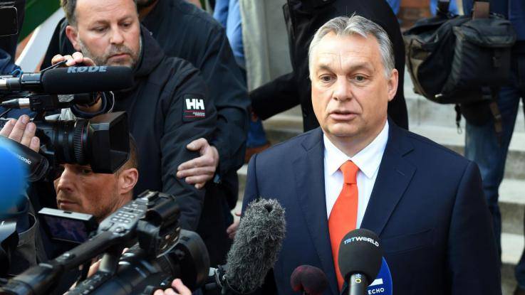 Orban adesso sferza l'Europa: "Rifiutare il multiculturalismo"