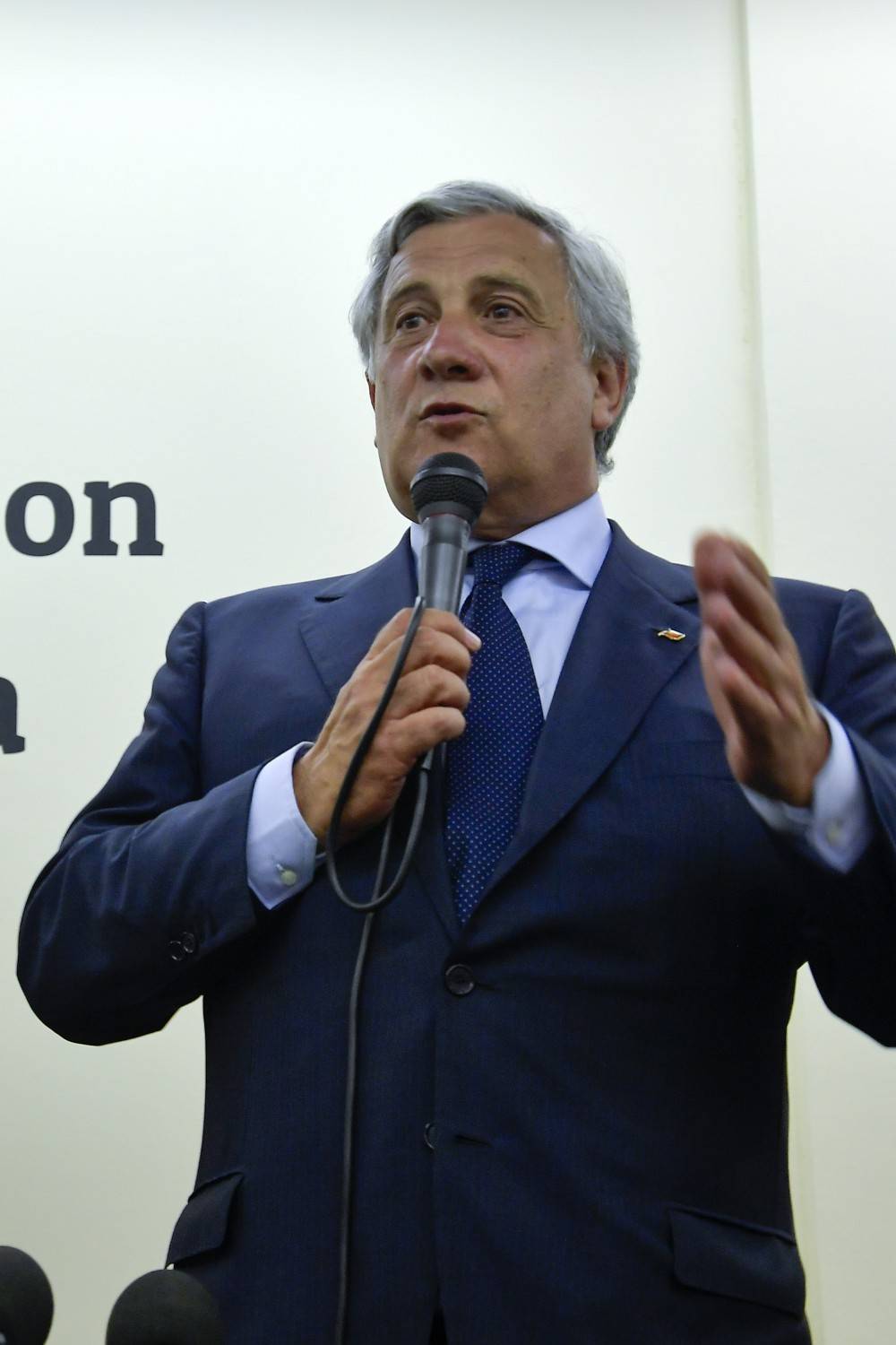 Tajani e Gentiloni: passerella inopportuna