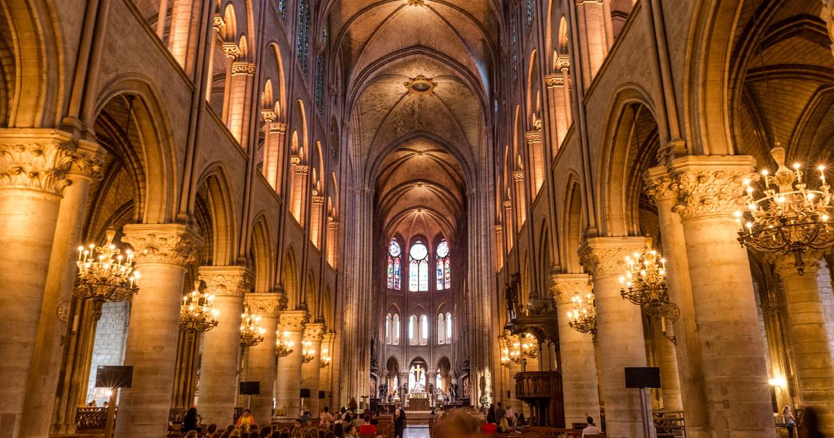 Psicosi a Notre Dame: intossicati due fedeli. Profanazione o veleno?