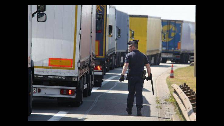 Firenze, trovati 4 clandestini su camion diretto in Inghilterra