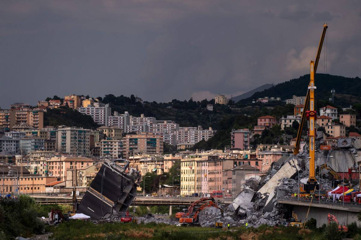 Crollo di Genova, i vigili: "Lacrime per la bimba con l'orsacchiotto"