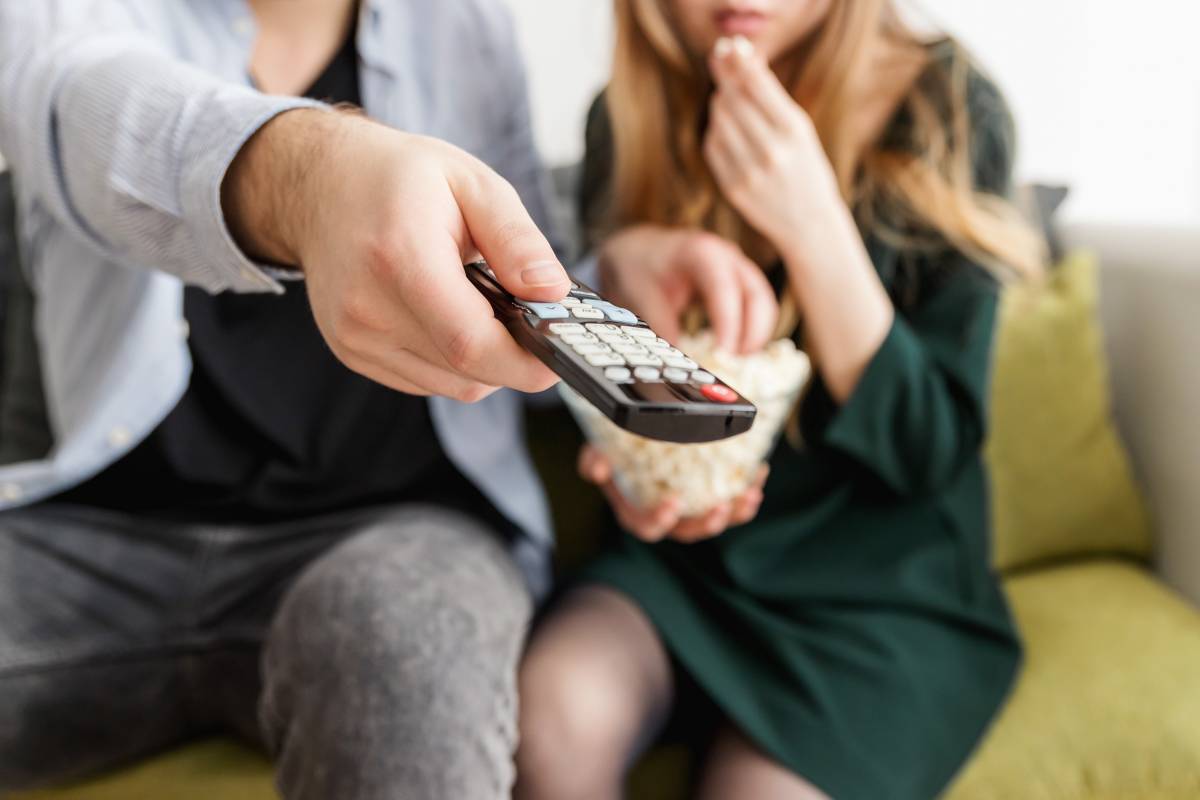 Le coppie fanno meno sesso: colpa della televisione