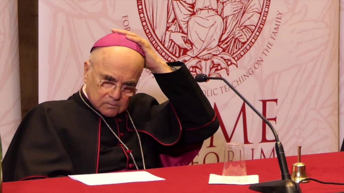 Riappare il vescovo anti-Papa. E accusa altri tre cardinali