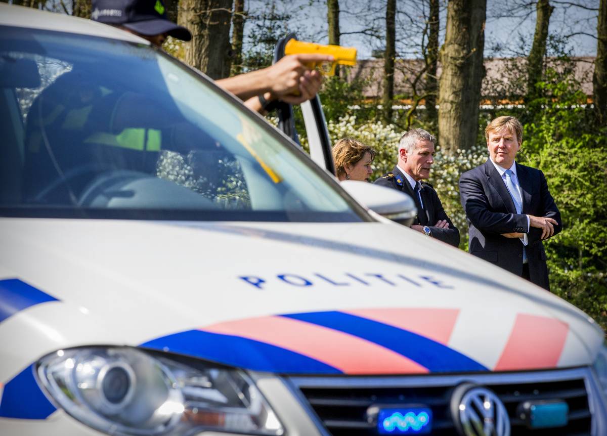 Amsterdam, accoltella due persone: aggressore ferito dagli agenti