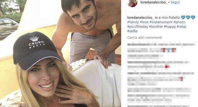 Loredana Lecciso in vacanza col fratello che diventa un sex-symbol