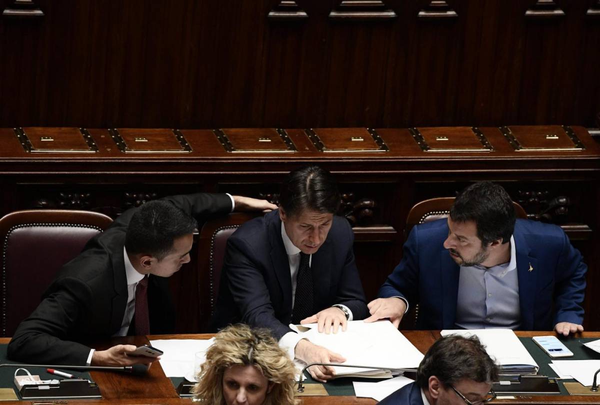 L'Ue adesso boccia l'Italia Taglia le stime di crescita "Recessione prolungata"