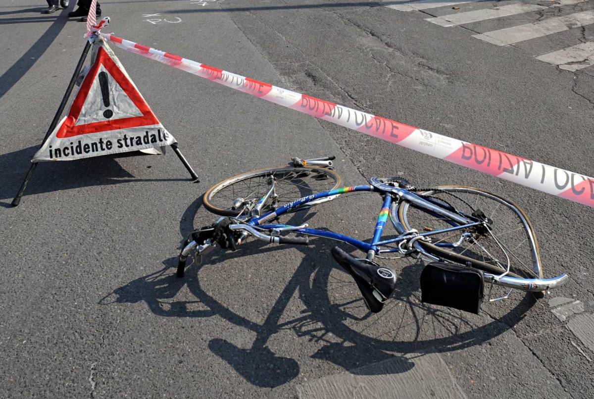 Anziano in bicicletta ucciso da un camion sulla strada Cassanese