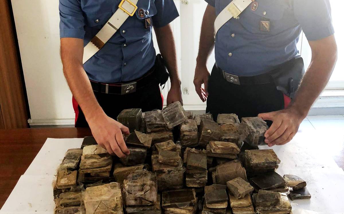 Colpo al narcotraffico: sequestrati 1250 kg di droga a Pozzuoli 