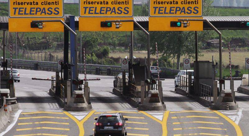 Truffa al Telepass:  in autostrada 99 volte senza pagare il pedaggio