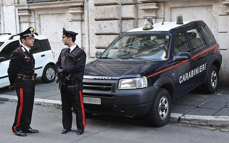 Roma, donna aggredita e rapinata da cubano, salvata dai carabinieri