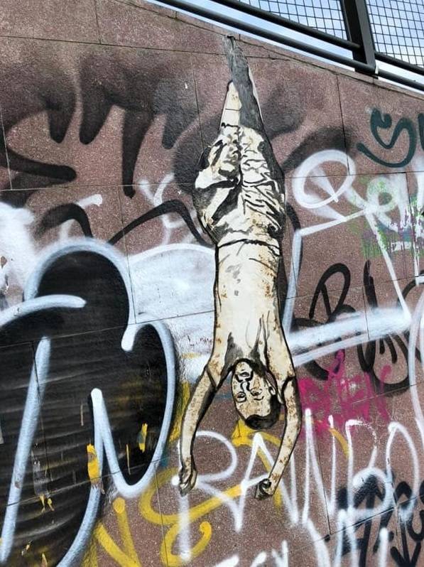 Salvini appeso come Mussolini: il murales choc che indigna Torino