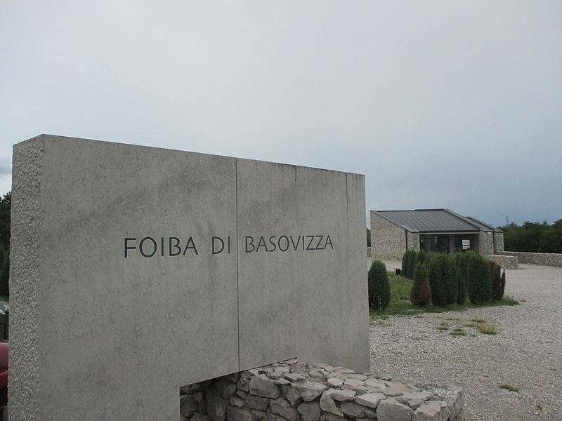 L'omaggio alle vittime della foiba di Basovizza: "Basta morti di serie B"